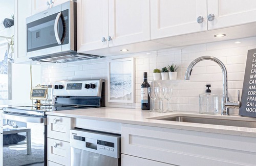 Crescent Heights Apartment | 1 Bedroom 1 Bathroom - This is a Jr. Compact luxury suite "Ashwood"