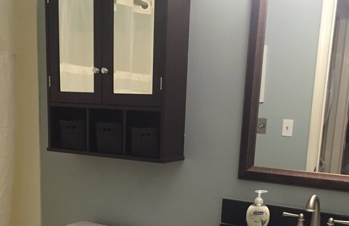 Crescent Hill House | 1 Bedroom 1 Bathroom Furnished Condo