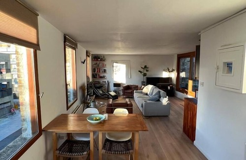 Hoxton Apartment | 1 Bedroom-1 Bathroom-WalkinShower-Terrace