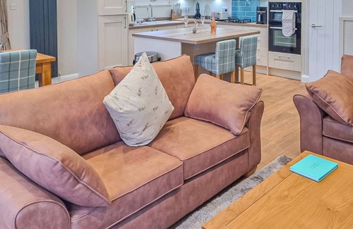 Sturton By Stow Ski Chalet | 1 bedroom accommodation in Thorney, Nr Lincoln