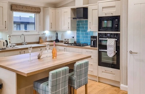 Sturton By Stow Ski Chalet | 1 bedroom accommodation in Thorney, Nr Lincoln