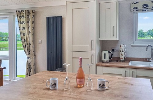 Sturton By Stow Ski Chalet | 1 bedroom accommodation in Thorney, Nr Lincoln