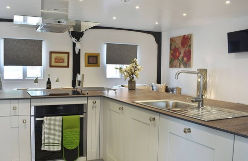 Layer Marney Cottage | 1 bedroom accommodation in Peldon, near Colchester