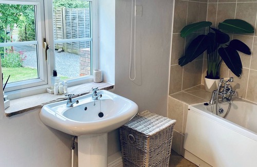 Severn Stoke Cottage | 1 bedroom accommodation in Earl&rsquo;s Croome, near Great Malvern