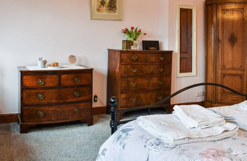 Ainley Top Cottage | 1 bedroom accommodation in Golcar, near Holmfirth