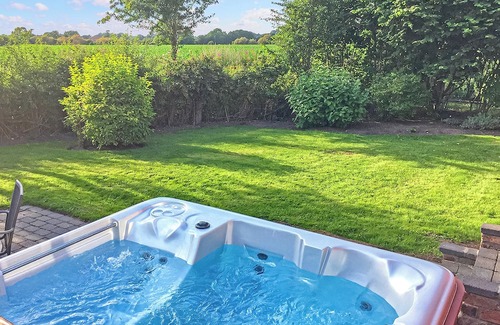 Scawton Ski Chalet | 1 bedroom accommodation in Easingwold