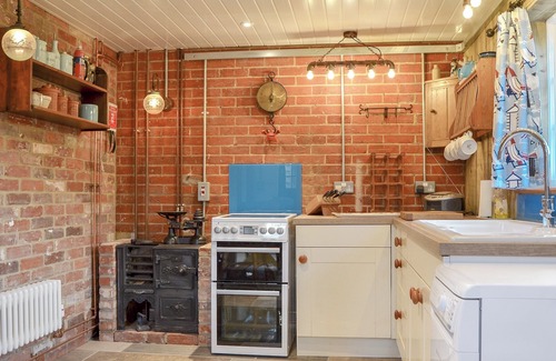 Freshwater Cottage | 1 bedroom accommodation in Freshwater, near Yarmouth