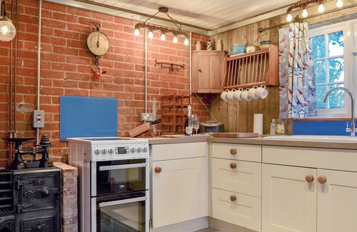 Freshwater Cottage | 1 bedroom accommodation in Freshwater, near Yarmouth