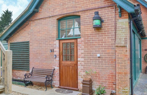 Freshwater Cottage | 1 bedroom accommodation in Freshwater, near Yarmouth