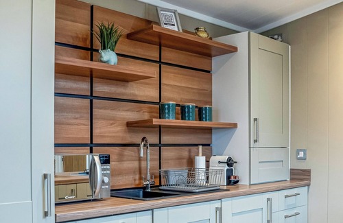 Bredons Hardwick Ski Chalet | 1 bedroom accommodation in Tewkesbury