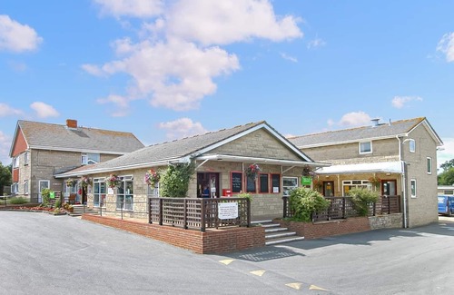 Ningwood House | 1 bedroom accommodation in Newbridge, Nr Yarmouth