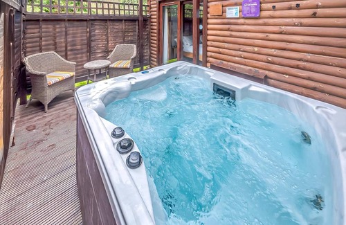 Tilford Ski Chalet | 1 bedroom accommodation in Tilford, Farnham