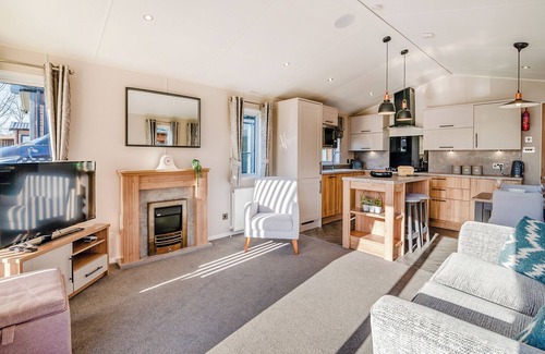 Arnold Ski Chalet | 1 bedroom accommodation in Skirlaugh, Nr Hull