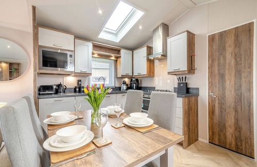 Arnold Ski Chalet | 1 bedroom accommodation in Skirlaugh, Nr Hull