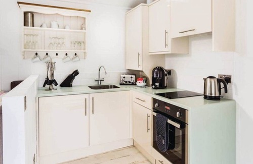 Hele Cabin | 1 bedroom accommodation in Hele Bay, Ilfracombe