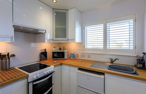 Kilgetty Apartment | 1 Bedroom annex convenient for Saundersfoot & Tenby with parking