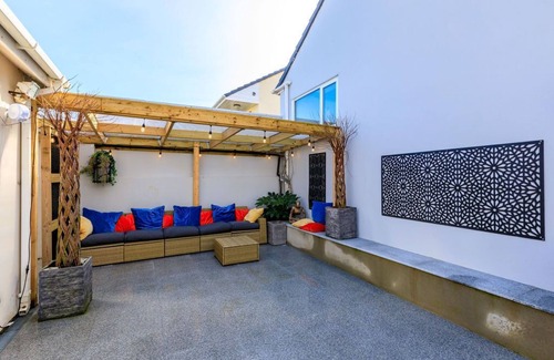 Kilgetty Apartment | 1 Bedroom annex convenient for Saundersfoot & Tenby with parking