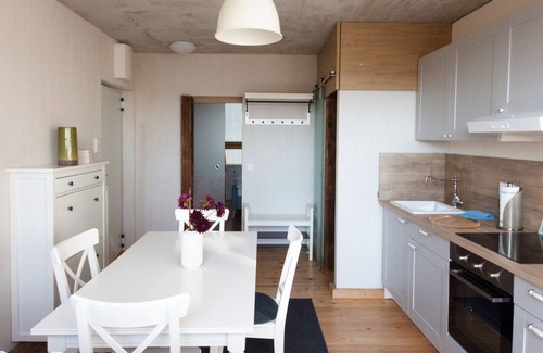 Penzing Condo | 1 Bedroom Apartment in the attic with view over Schönbrunn Park