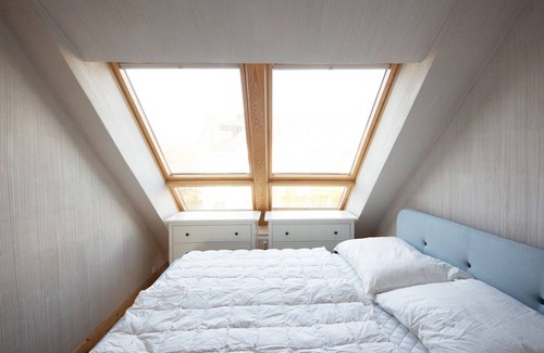 Penzing Condo | 1 Bedroom Apartment in the attic with view over Schönbrunn Park