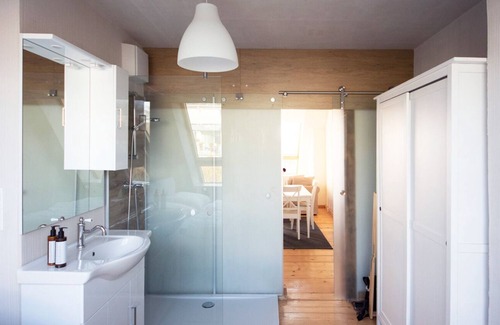 Penzing Condo | 1 Bedroom Apartment in the attic with view over Schönbrunn Park