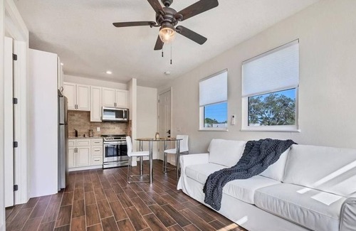 Gillespie Park Apartment | 1 Bedroom Apartment L-(427355) by Houzlet