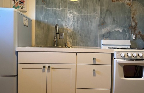 Nob Hill Apartment | 1 Bedroom apartment w/Balcony
