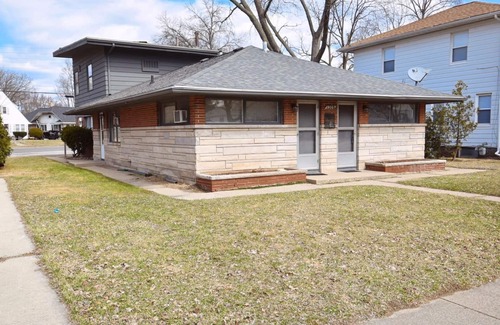 South Bend Apartment | 1 bedroom apartment near Notre Dame (1309.5)