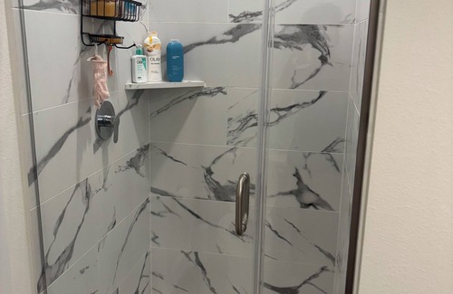 Downtown Houston Apartment | 1-bedroom apartment with fitness room and AC in phenomenal downtown Houston