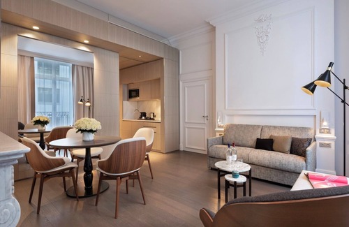 Faubourg-du-Roule Apartment | 1 Bedroom Apartment With Aircon In Champs Elysees