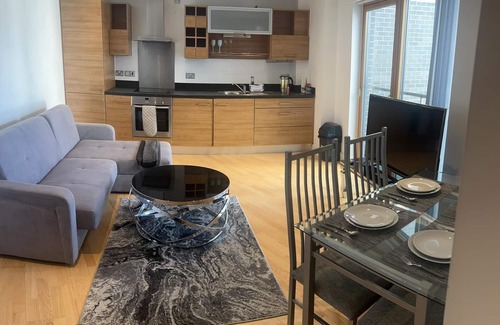 Leeds Apartment | 1 bedroom apartment with amazing Leeds dock view.