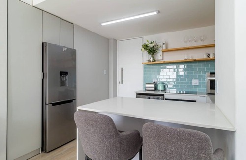 Schotsche Kloof Apartment | 1 Bedroom Apartment, The Centurion, Seapoint, Cape Town, South Africa