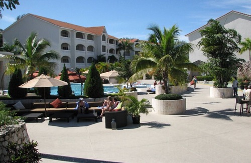 Los Maestros Resort | 1 Bedroom at Lifestyle Resort
