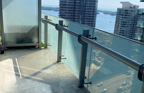 Toronto Entertainment District Apartment | 1 Bedroom Condo w/Waterviews beside CN Tower