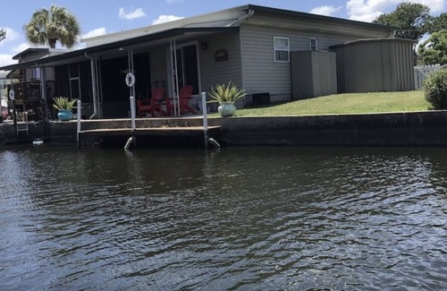 Homosassa Cottage | 1-bedroom cottage and private boat dock on deepwater canal close to the springs