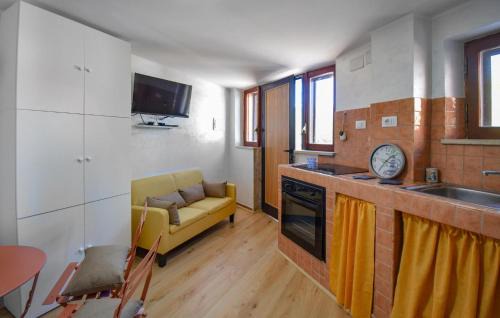 Castel di Tora Apartment | 1 Bedroom Cozy Apartment In Castel Di Tora
