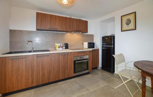 Lozzi Apartment | 1 Bedroom Cozy Apartment In Lozzi