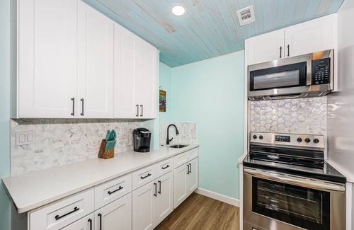 Redington Shores House | 1 Bedroom Cozy & Coastal Vacation Home Steps Away from Beach