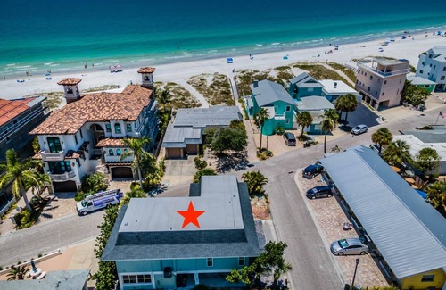 Redington Shores House | 1 Bedroom Cozy & Coastal Vacation Home Steps Away from Beach