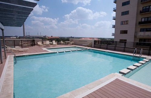 Downtown San Antonio Condo | 1 Bedroom Deluxe, Sleeps 4, Full Kitchen, at Wyndham La Cascada Resort!