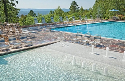 Fairfield Bay Condo | 1 Bedroom Deluxe Condo at Fairfield Bay, in Ozark Mountains!