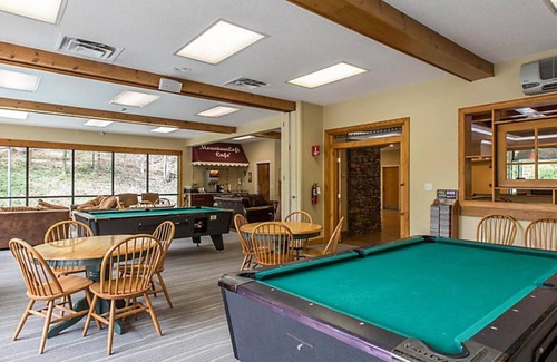 Gatlinburg Resort | 1 Bedroom Deluxe Villa at MountainLoft