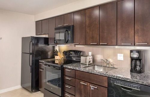 Las Vegas Resort | 1 bedroom dlx condo at Desert Blue Resort, sleeps 4