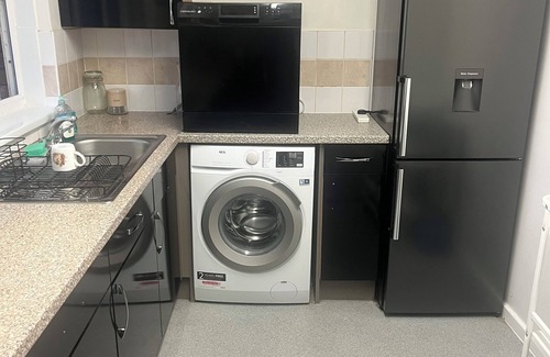 Riverside Apartment | 1 Bedroom Flat in Bermondsey – Near River, Park & One Stop to London Bridge