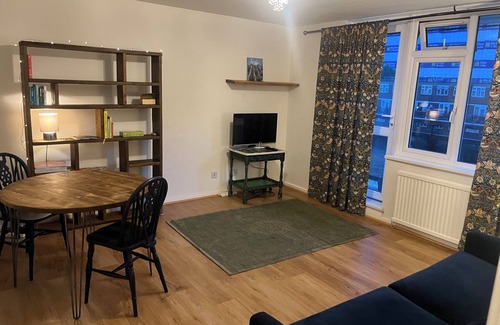 Riverside Apartment | 1 Bedroom Flat in Bermondsey – Near River, Park & One Stop to London Bridge