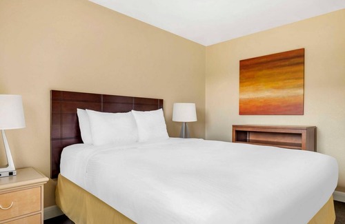 Canyon Corridor Hotel | 1 Bedroom - Full Kitchen 2 Nights FRI SAT Palm Springs/Coachella Weekend