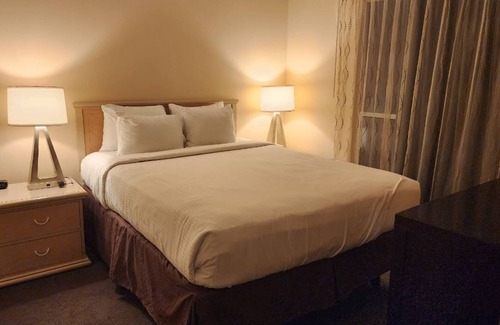 Canyon Corridor Hotel | 1 Bedroom - Full Kitchen 2 Nights FRI SAT Palm Springs/Coachella Weekend