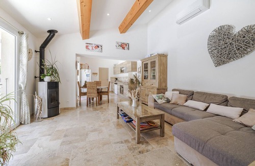 Auriol House | 1 bedroom gorgeous home in Auriol