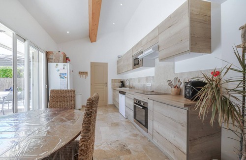 Auriol House | 1 bedroom gorgeous home in Auriol