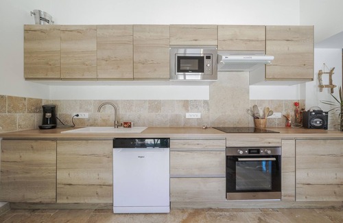 Auriol House | 1 bedroom gorgeous home in Auriol