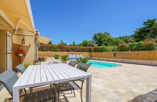 Auriol House | 1 bedroom gorgeous home in Auriol